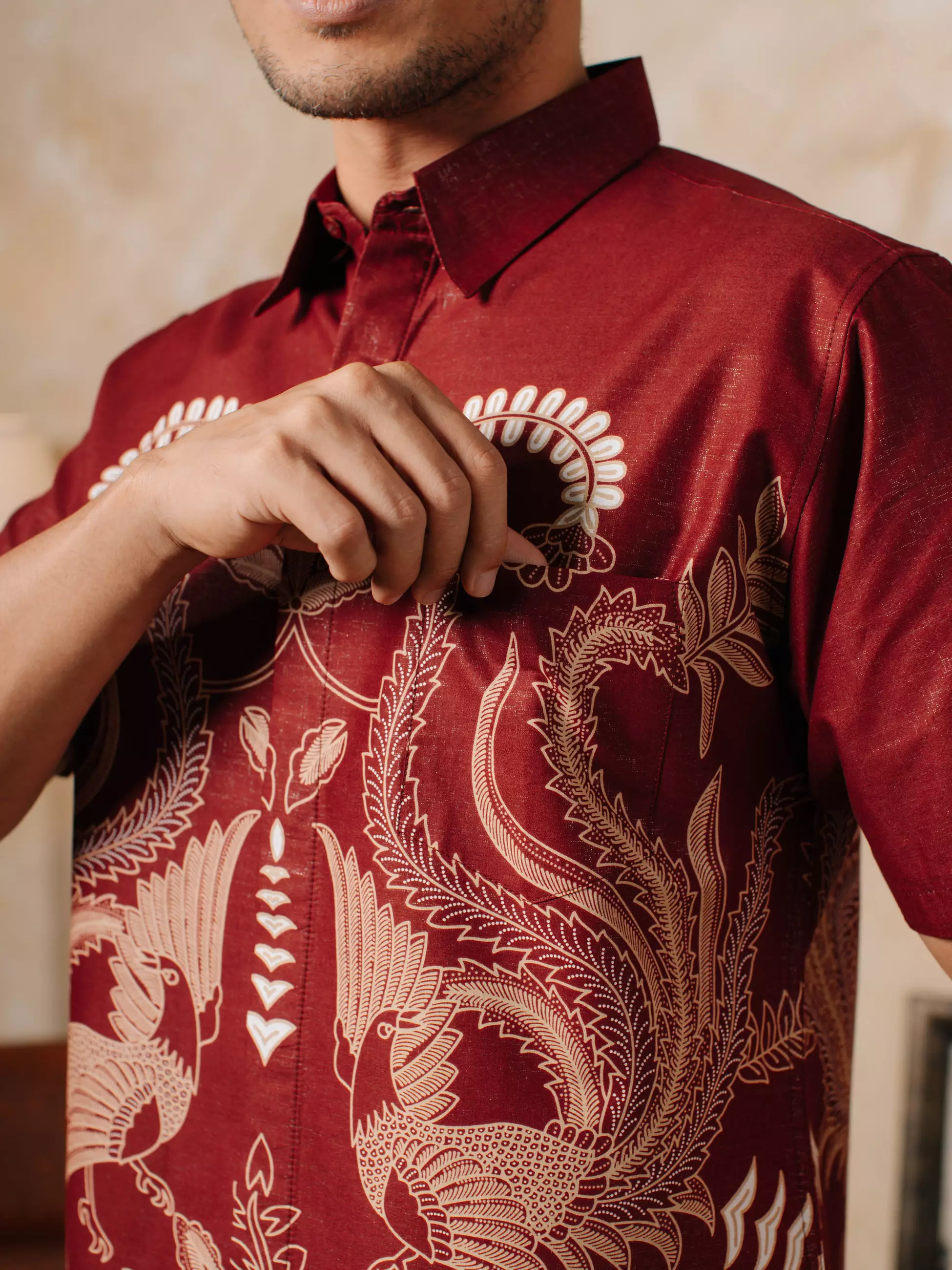 Avana by Adyatma Aria Maroon Kemeja Batik Slim Fit Tricot Pria Katun Foil