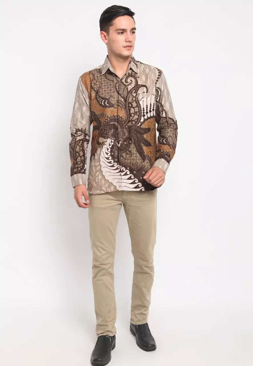 Sakra Krem Kemeja Batik Premium Pria Slimfit Elegan