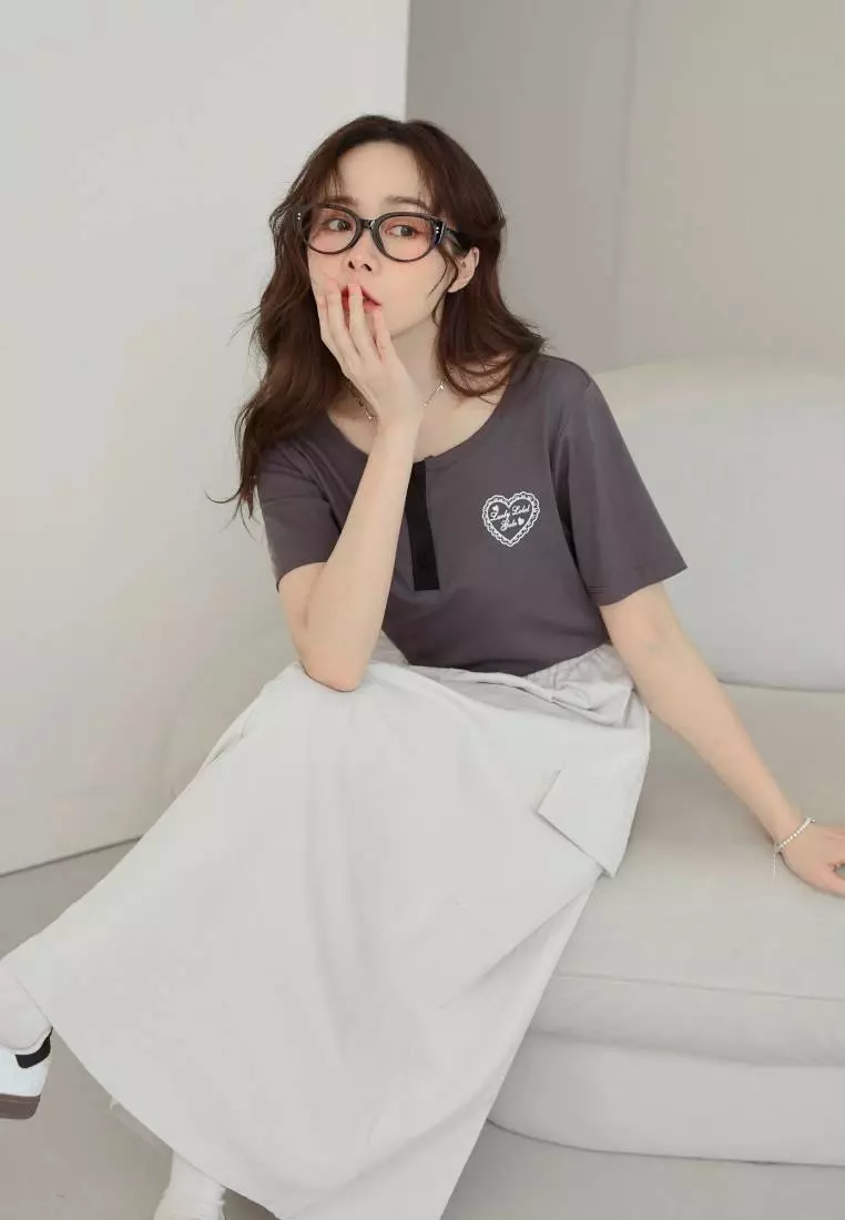 Contrast Color Half-Placket Short Sleeve Top with Heart Print [AB20523]