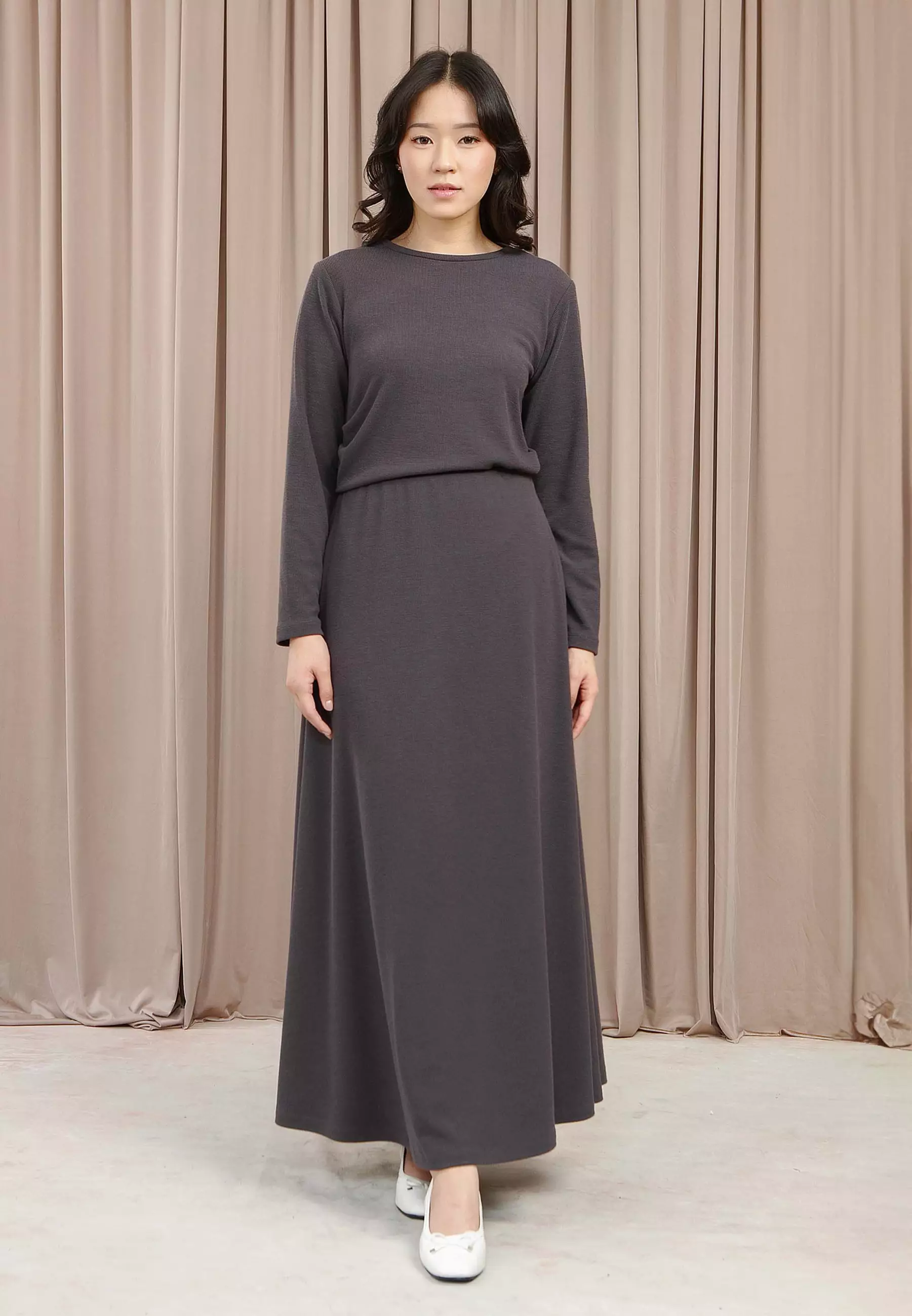 HijabChic Della Dark Grey Skirt - Rok Knit Lembut Karet Pinggang Siluet A-Line