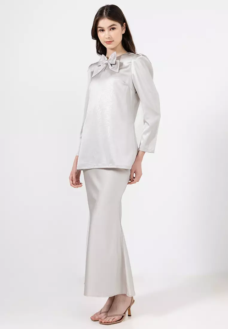 REFINED BAJU KURUNG IN A LEATHER STRUCTURED SHEEN FABRIC