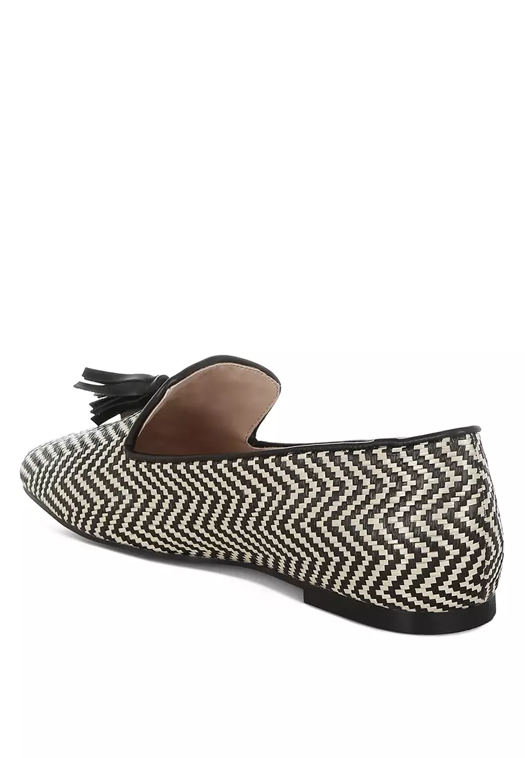 Sepatu Loafer Berdetail Rumbai Rafia Warna Hitam