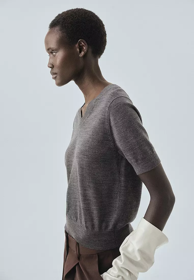 Jual Mango 100% Wool V-Neck Sweater Original 2025 | ZALORA Indonesia