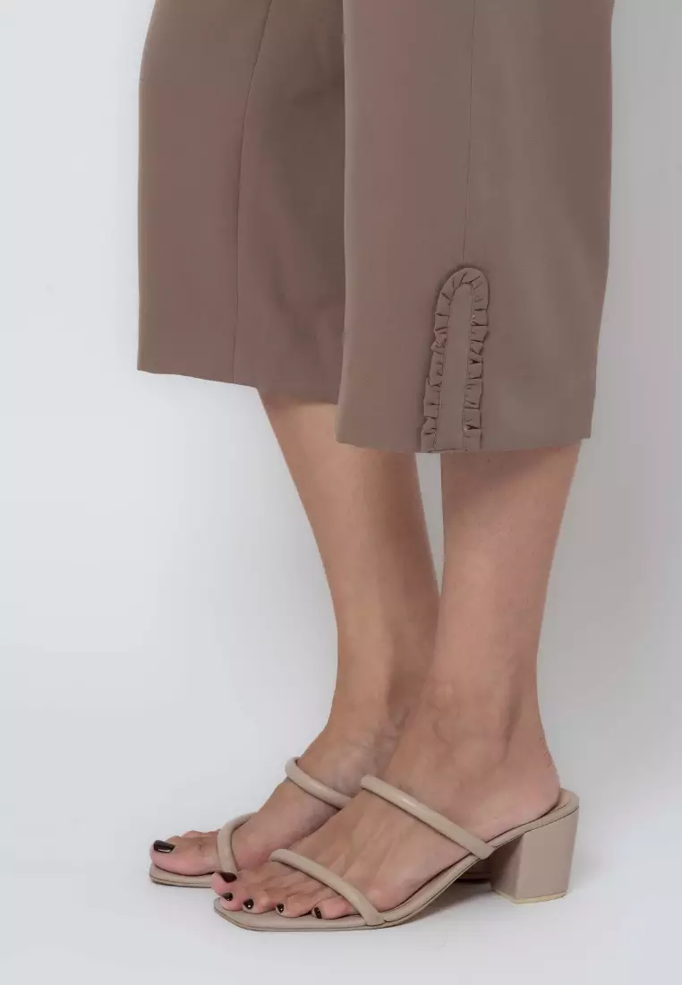 Casual Capri Pants With Pleated Tab Detail