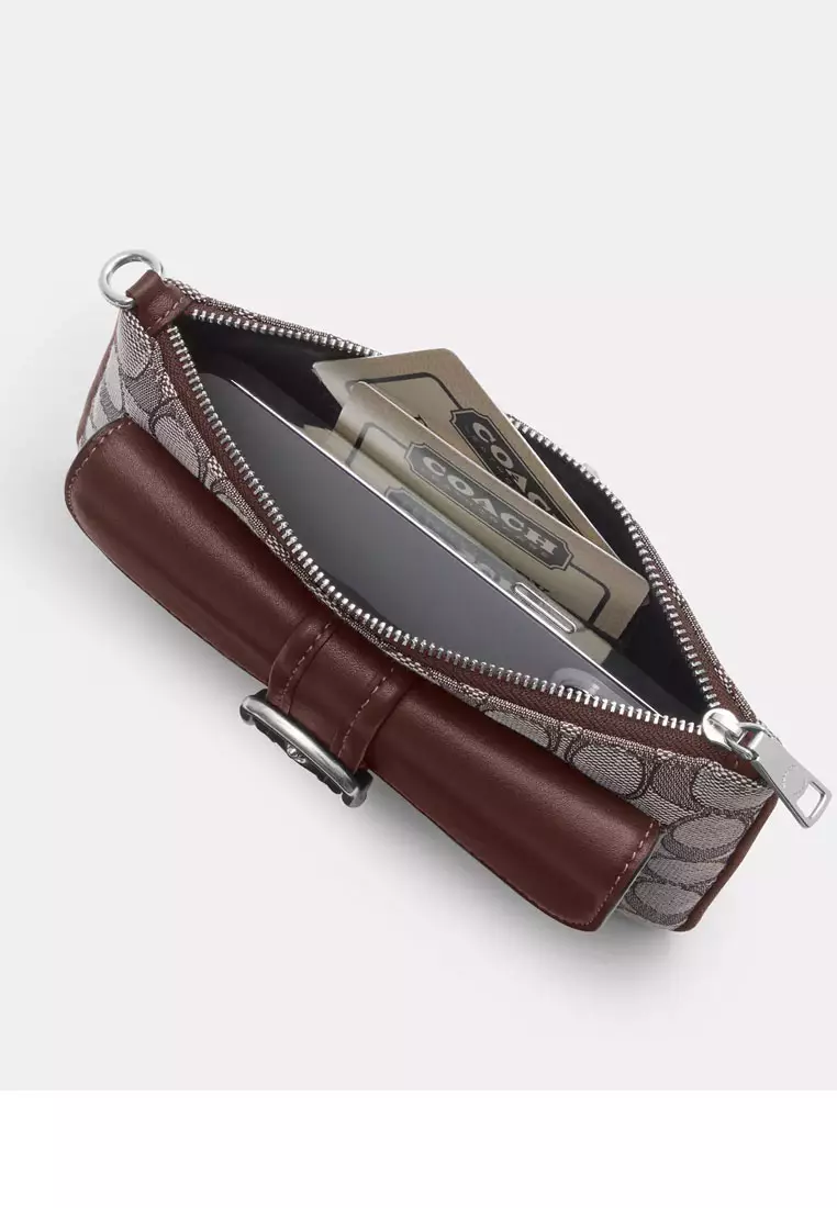 Ashton Wristlet In Signature Jacquard