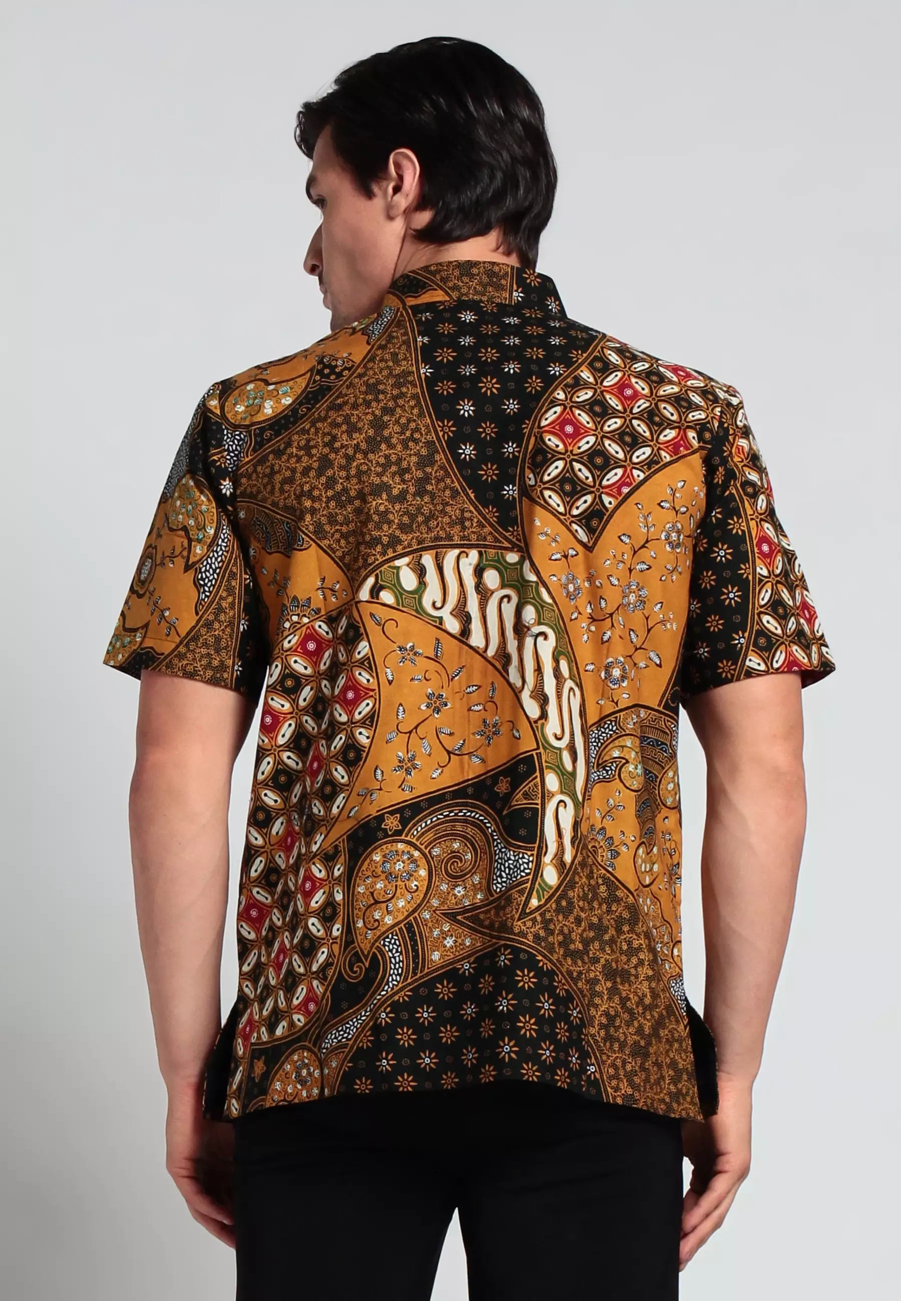 Wisanggeni lengan pendek slimfit