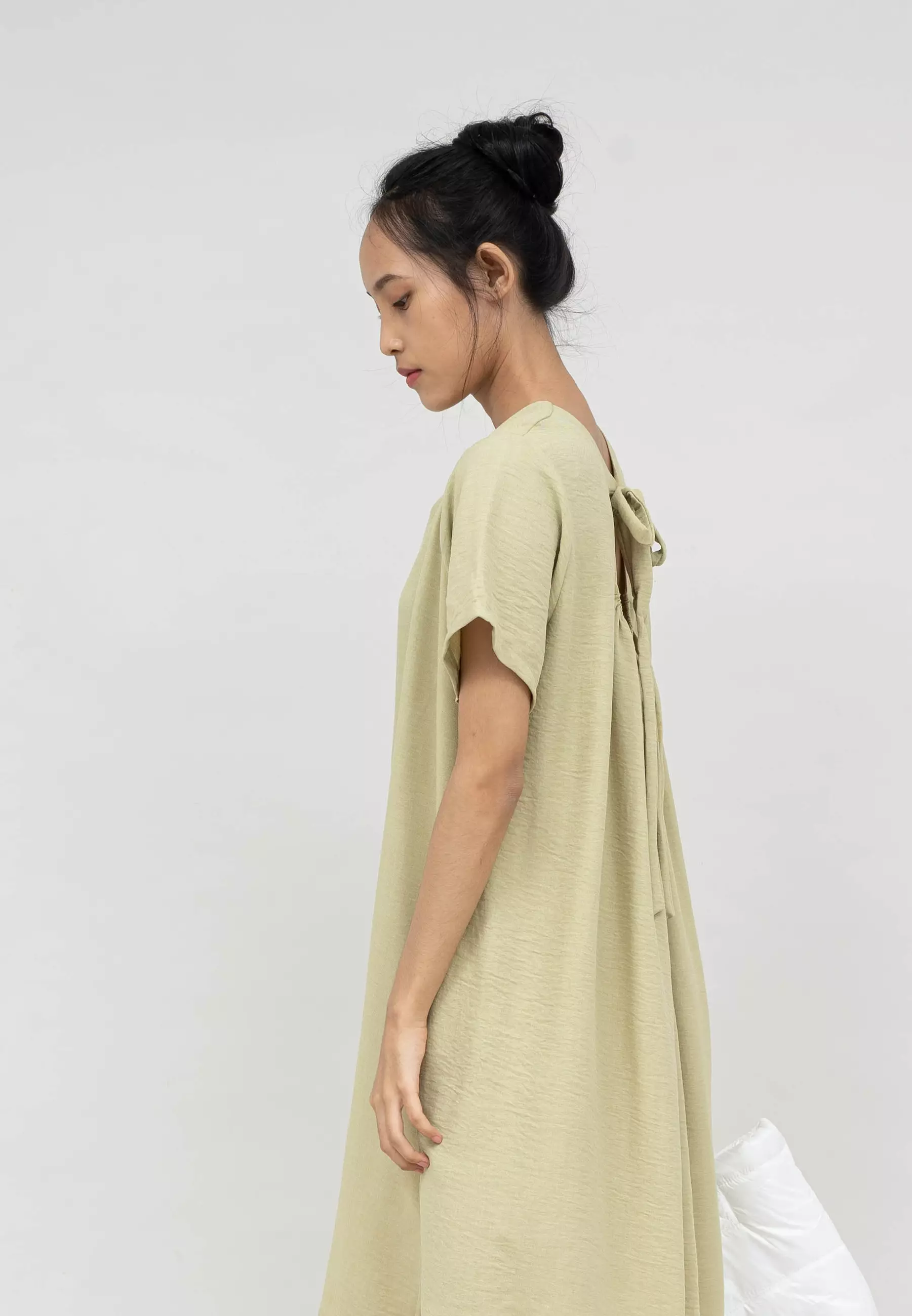 Houseofcuff Magnolia Dress in Beige Dress Oversized Bahan Crinkle