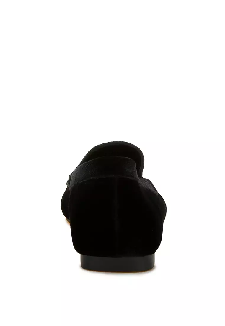 Sepatu Loafer Datar Beludru Warna Hitam