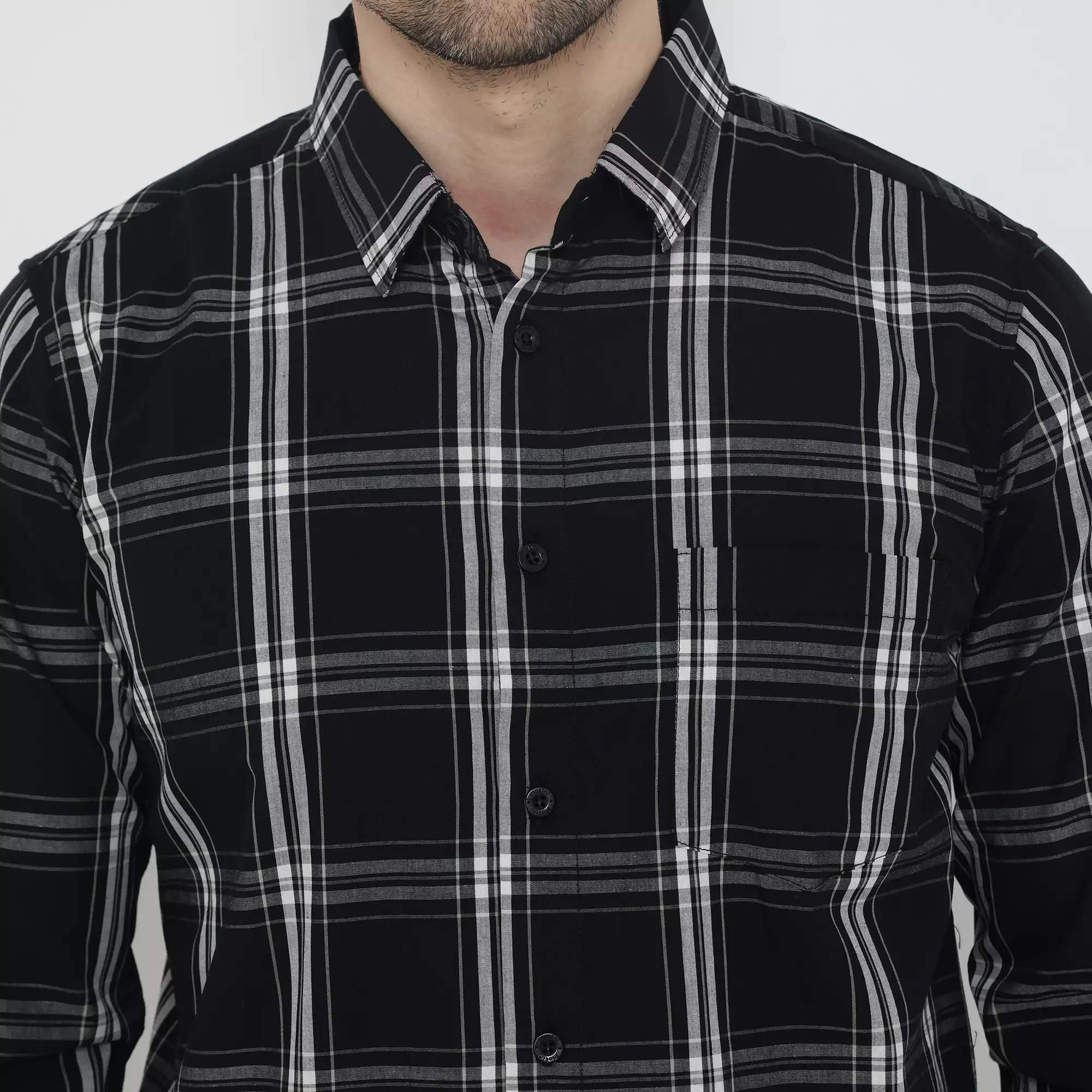 Platini Kemeja Pria Motif Kotak Lengan Panjang Black 76603.04
