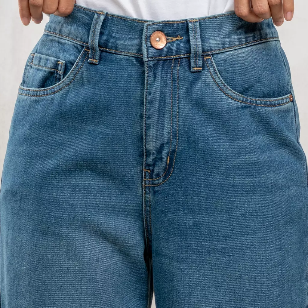 C2 Zelena Blue Straight Cut Jeans Wanita -   Loose Jeans Wanita