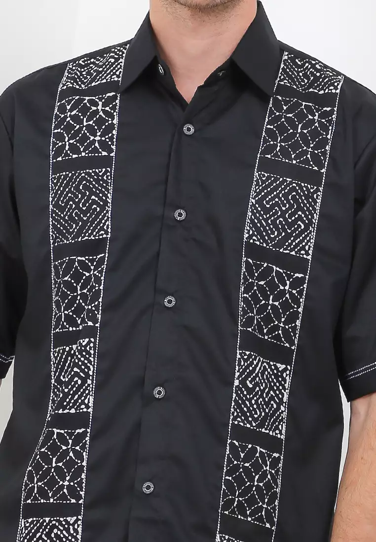 Baju Muslim Pria Kemeja Koko Lengan Pendek Regular Fit Motif Ar-Rofi'U