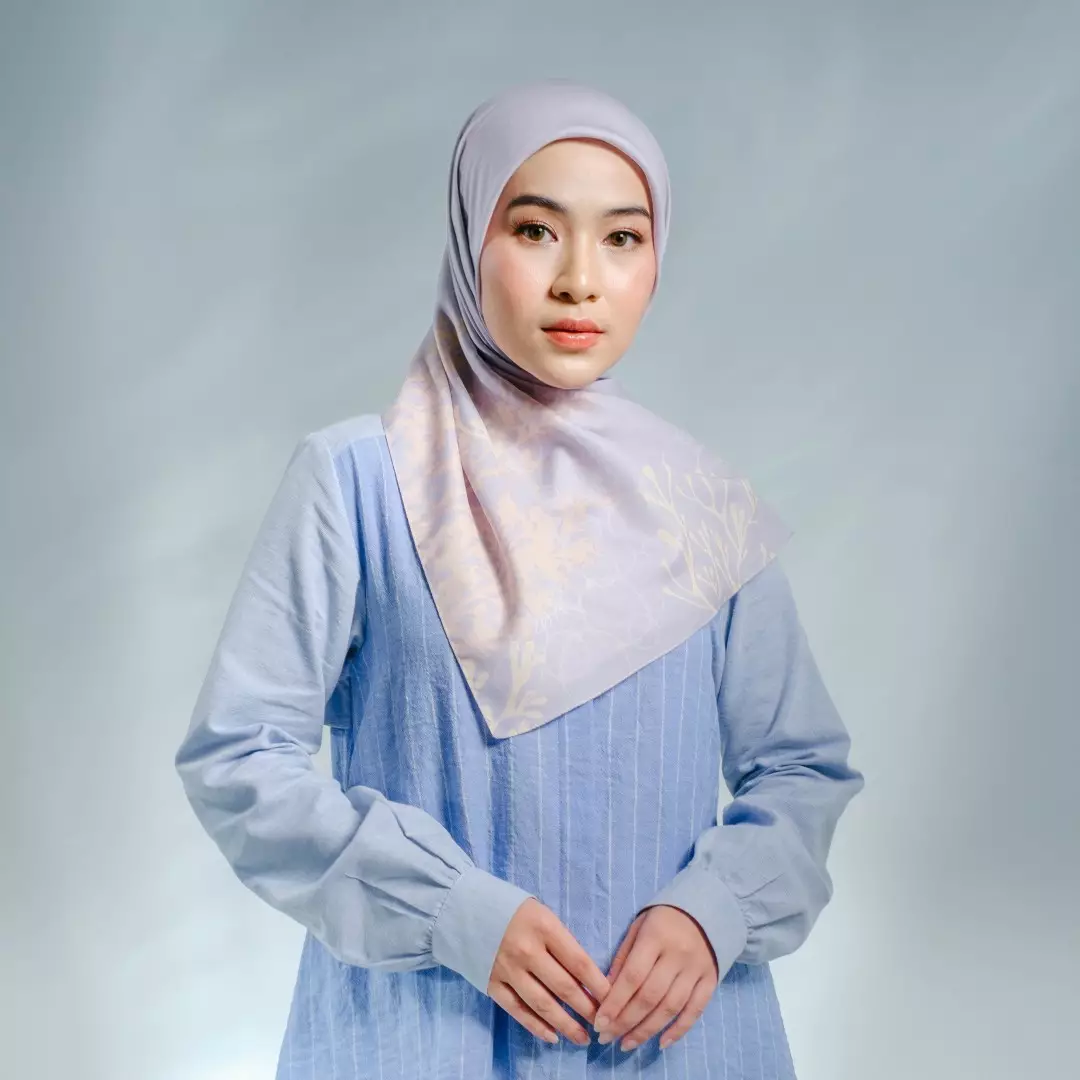 KARIBIA Pale Purple - Kerudung Hijab Segiempat Motif With Pouch Ziplock - Bahan Poly Fine - Ukuran 110x110