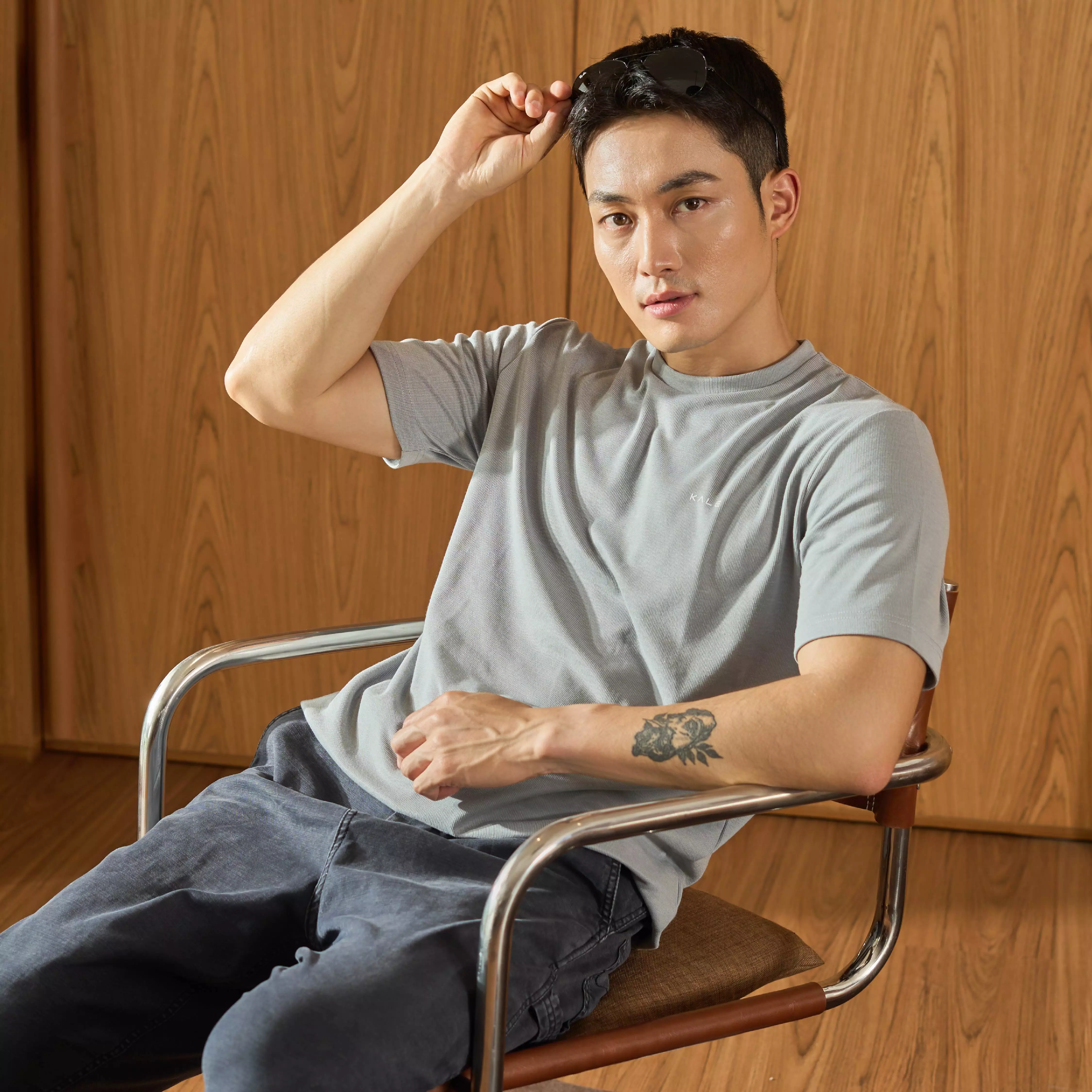 Kale Jovan Grey / Kaos Pria Basic Polos Lengan Pendek