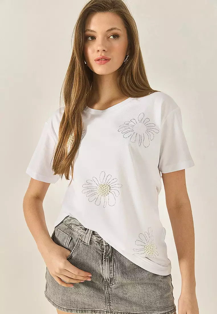 Women's Flower Motif Stone Bead Embroidered Regular Fit Cotton T-Shirt 8128 60283300