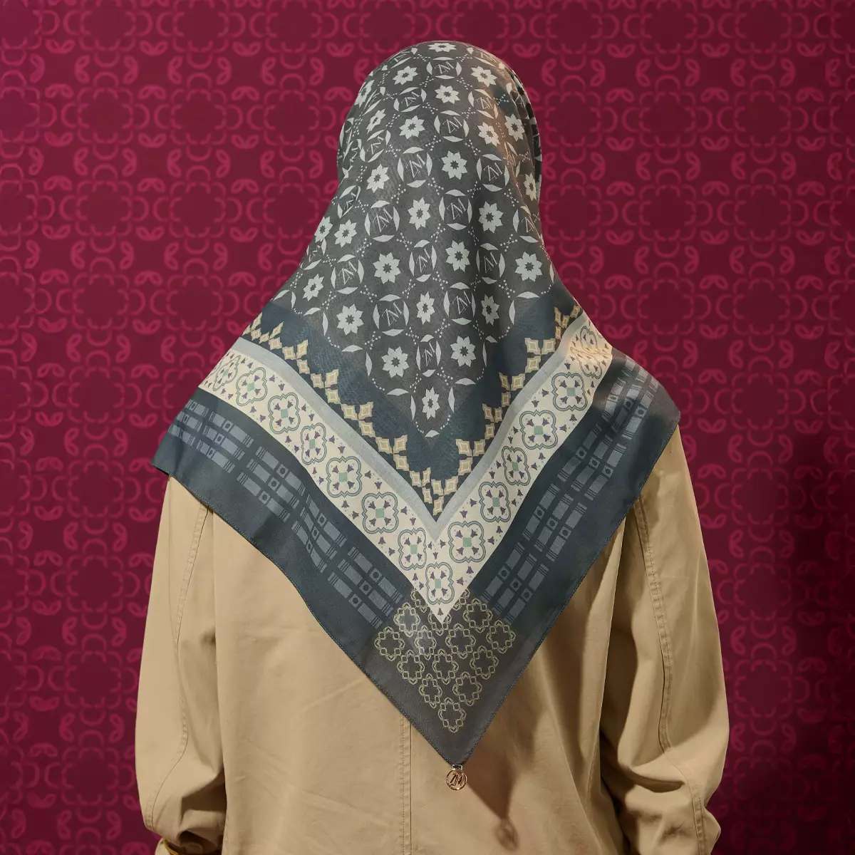 [INCLUDE PREMIUM HARD BOX] ZM Zaskia Mecca - Scarf Harmoni Irama Dark Grey | Hijab Premium Square Motif | Kerudung Segi Empat