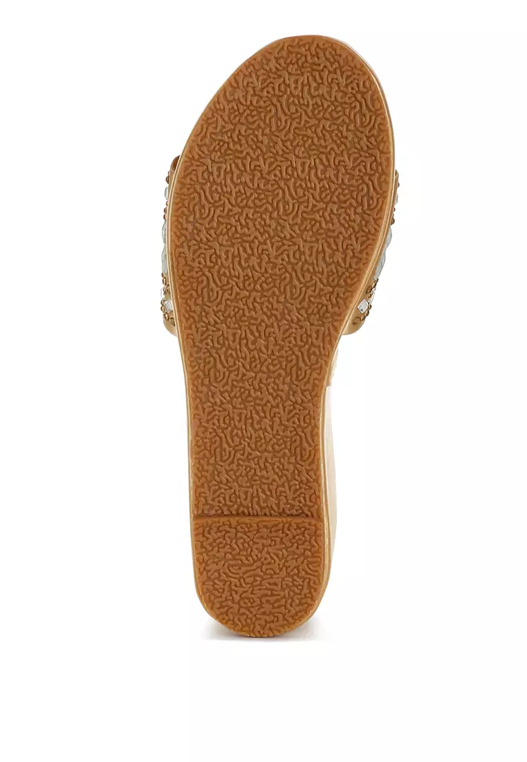 Alas Duduk Bergaya dengan Detail Berlian Imitasi dan Berlian Imitasi dalam Warna Emas