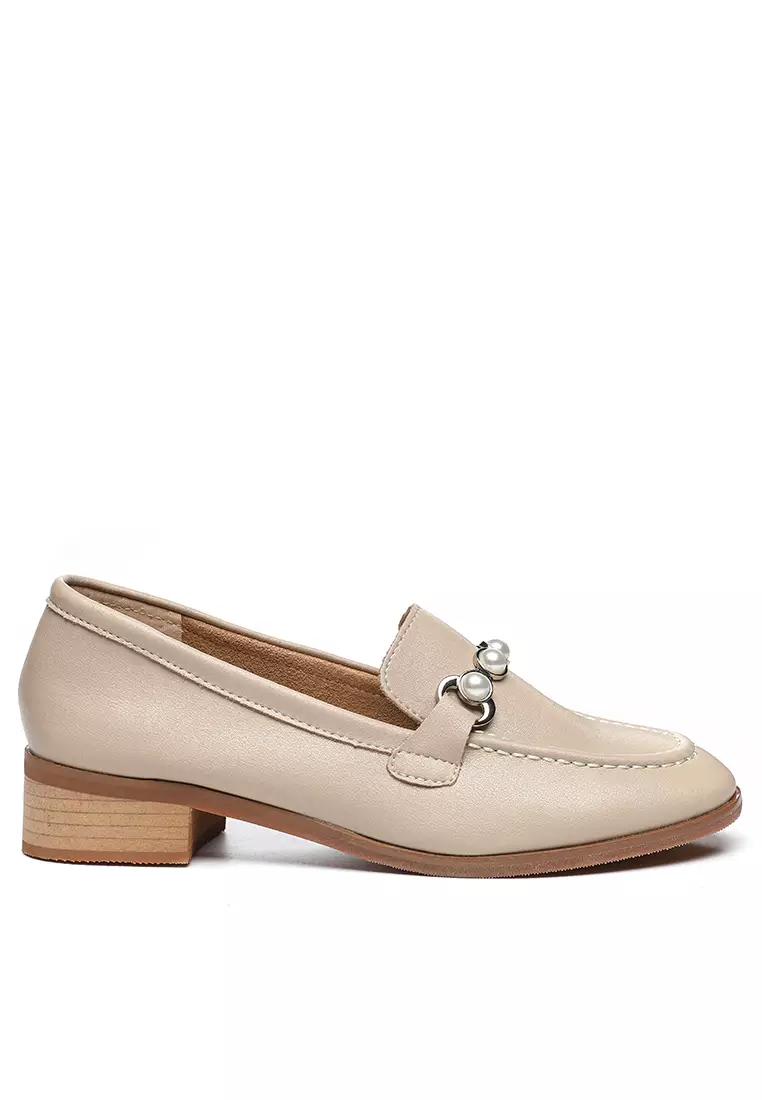 Discount on Twenty Eight Shoes  shoes - SKU: Pearl Chain Leather Loafer Th118-23