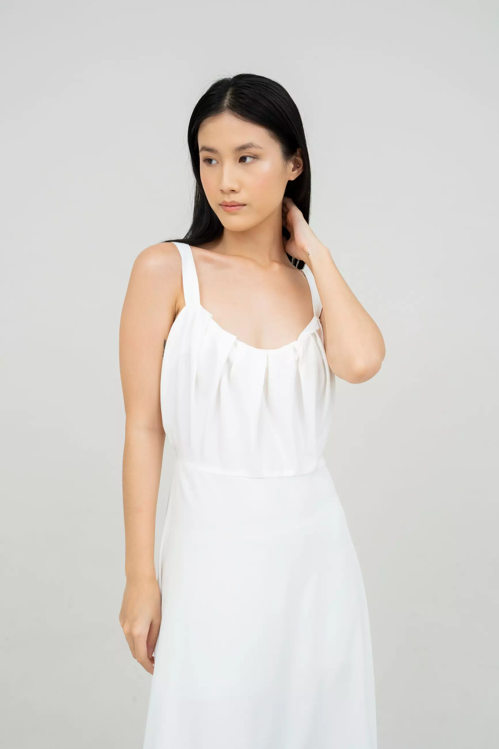 Houseofcuff Moon Dress in White Dress Tanpa Lengan