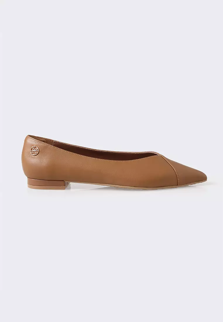 Ria Miranda Coffee Mina Pointed Shoes