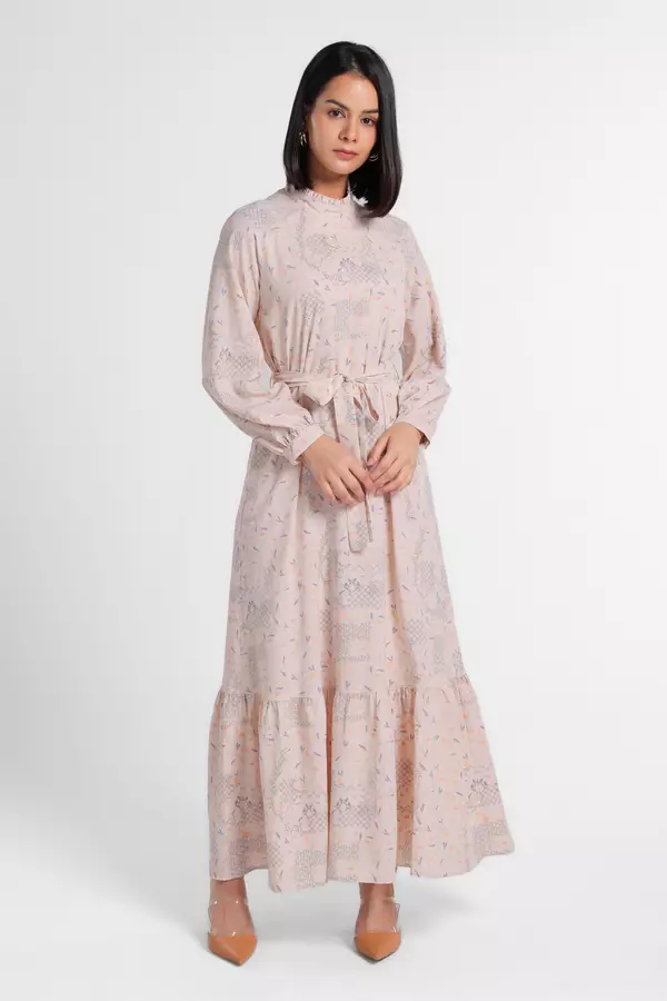 MINIMAL - Leanna - Gamis Motif Floral Dengan Ruffle Bawah - Pink