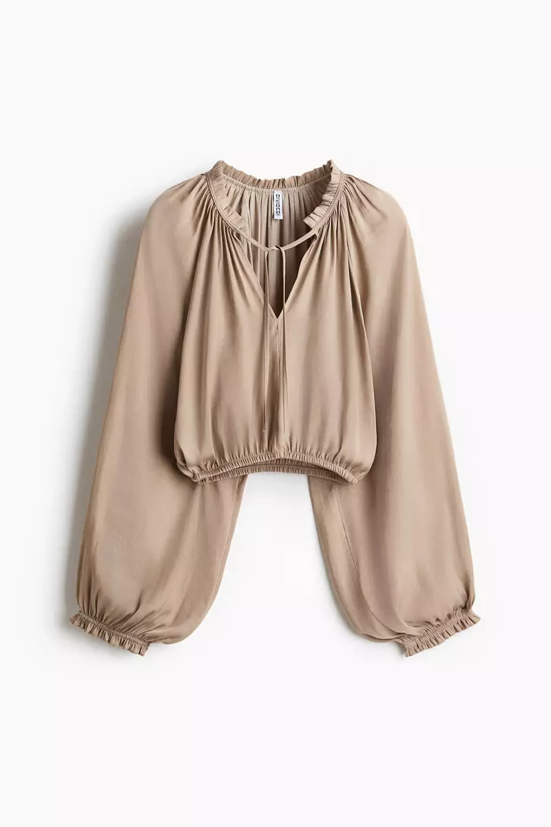 Balloon-sleeved blouse