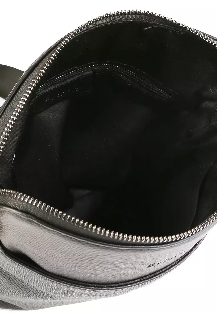 Tas Selempang Pinggang Dengan Desain Dark Tone Untuk Urban Masculine Look
