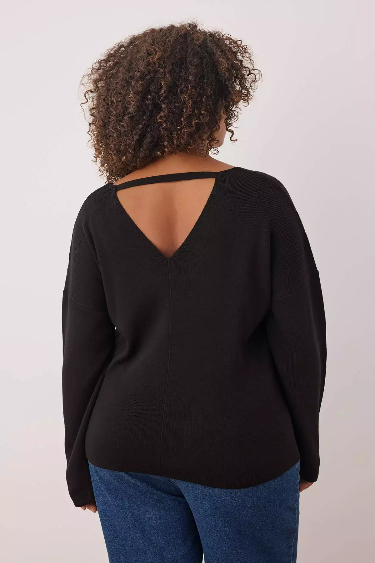 Black V-Neck Thin Knit Sweater Tbbaw26An00002