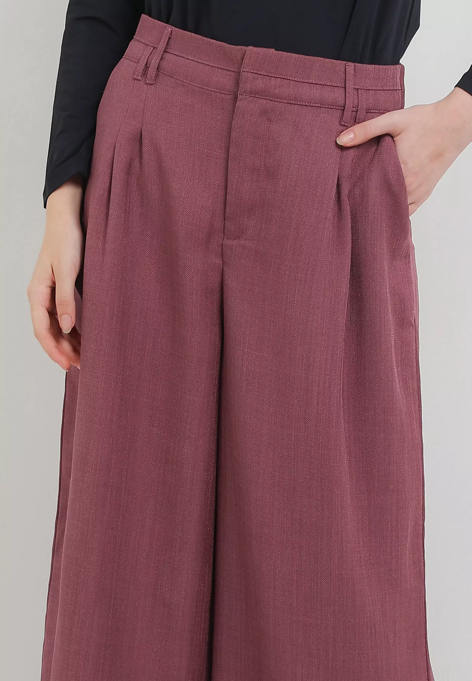 MFMW Aiza Celana Panjang Kulot Red Velvet