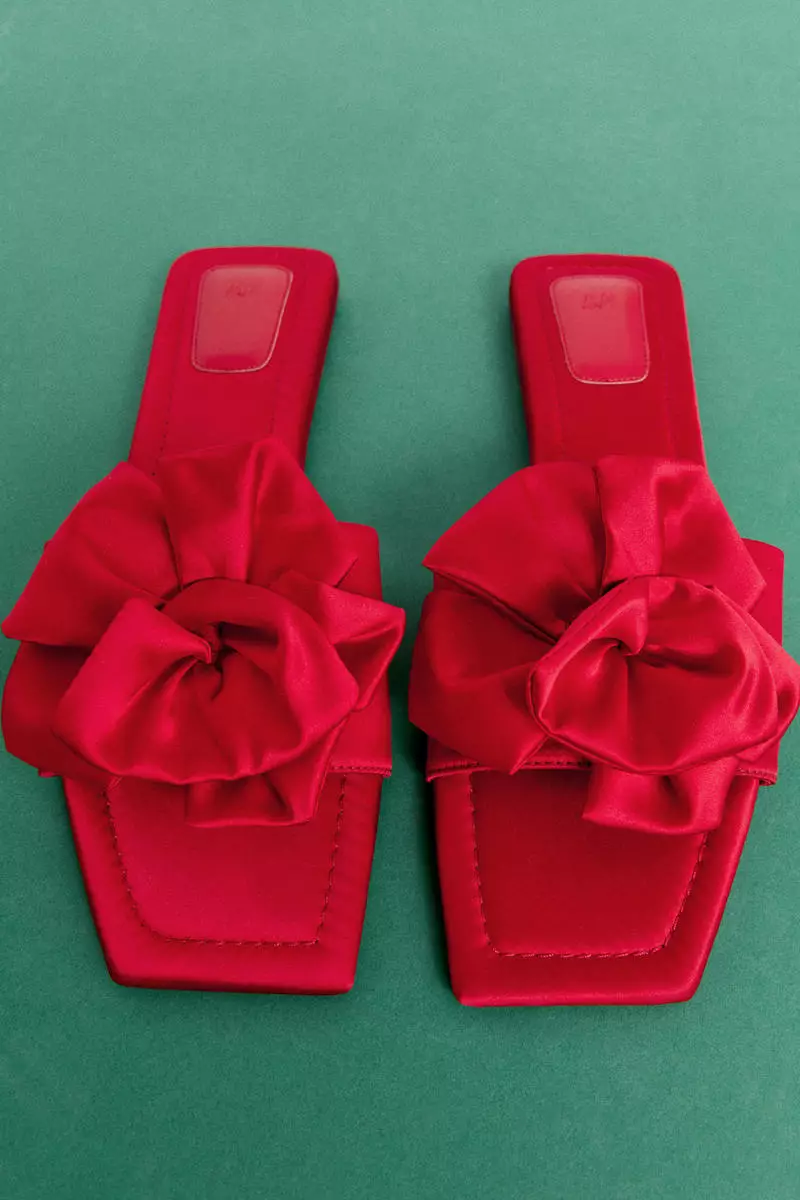Discount on H&M  shoes - SKU: Appliquéd satin sandals