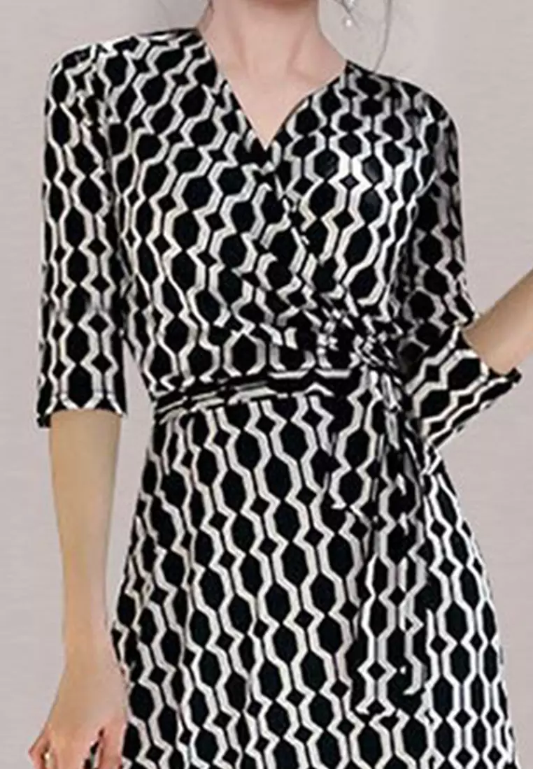 2025 S/S 優雅復古V領半袖繫帶收腰幾何圖案迷笛裙 A23022423