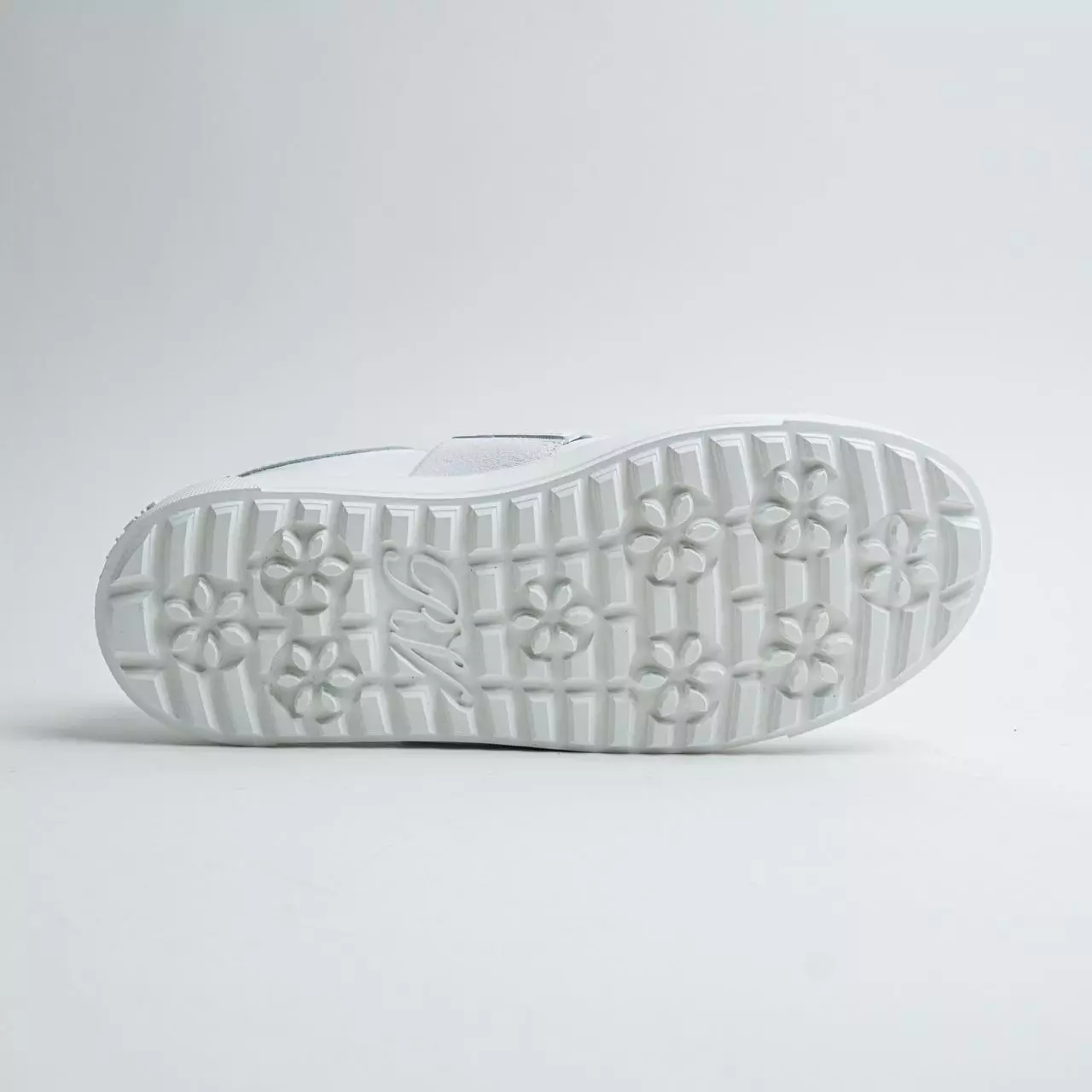 [4.4PRIL KEJUTAN HARGA] Very Vivier Strass Buckle Leather Sneakers White with Shoe Lace