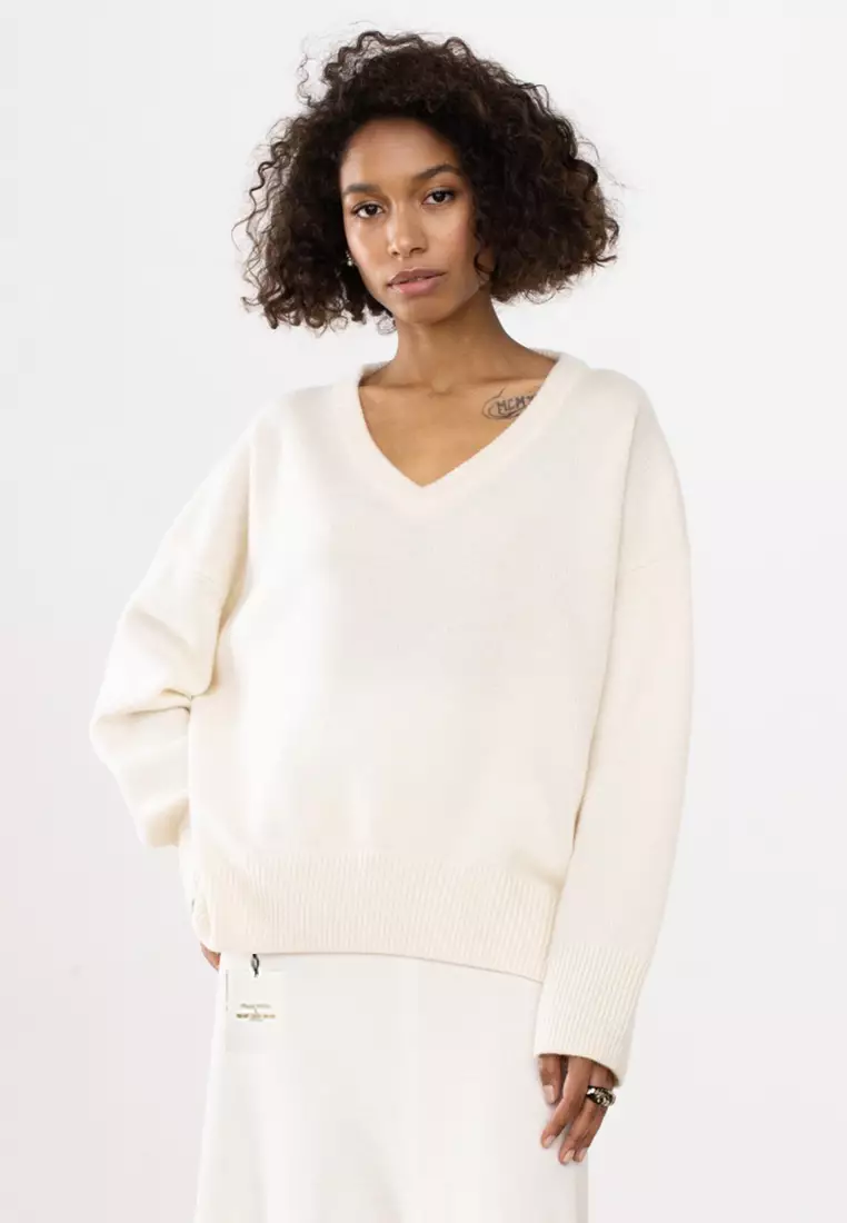 Loose white sweater outlet