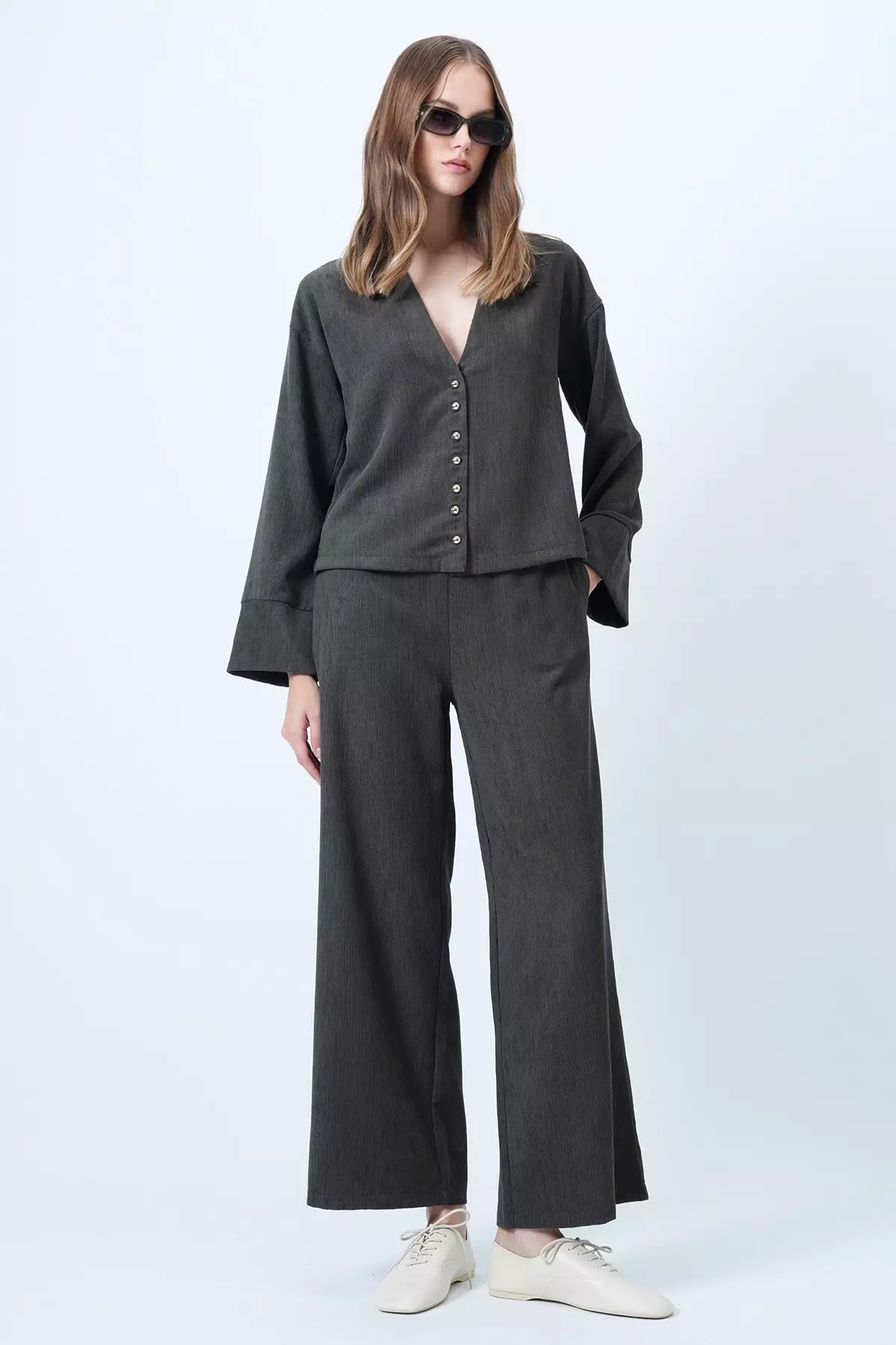 Haki Hakim Lapel Collar Gold Button Detailed Velvet Jacket And Palazzo Trousers Two-Piece Set Alc-X14633