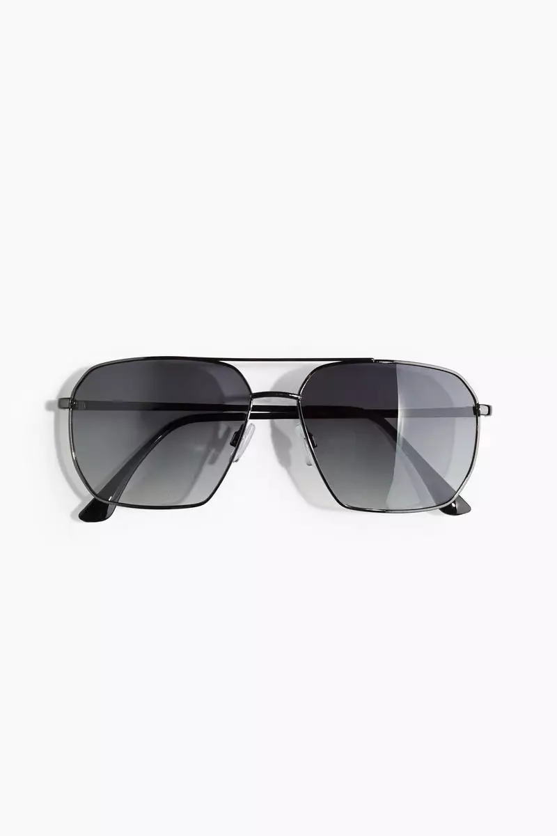 Polarised sunglasses