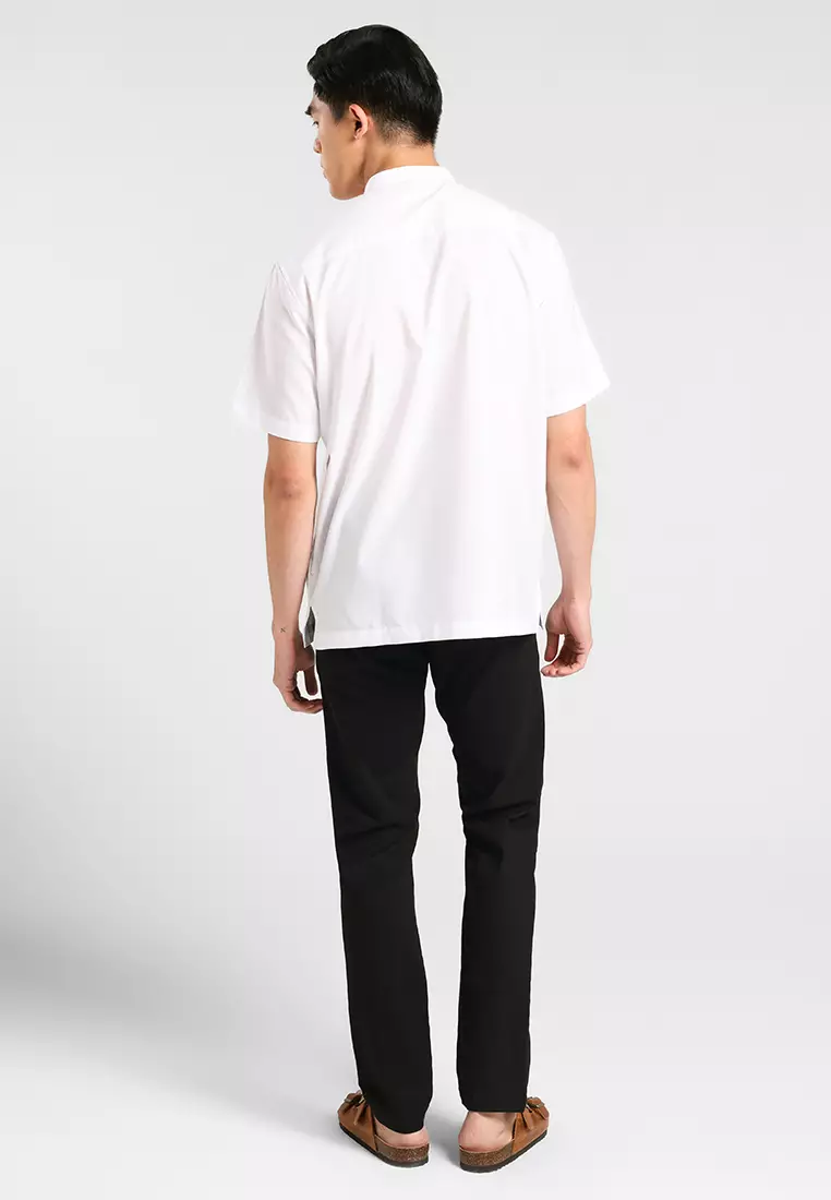 MANZONE X Adipati Dolken - Kemeja Koko Lengan Pendek Pria Taufan Comfort Fit - White Warna White
