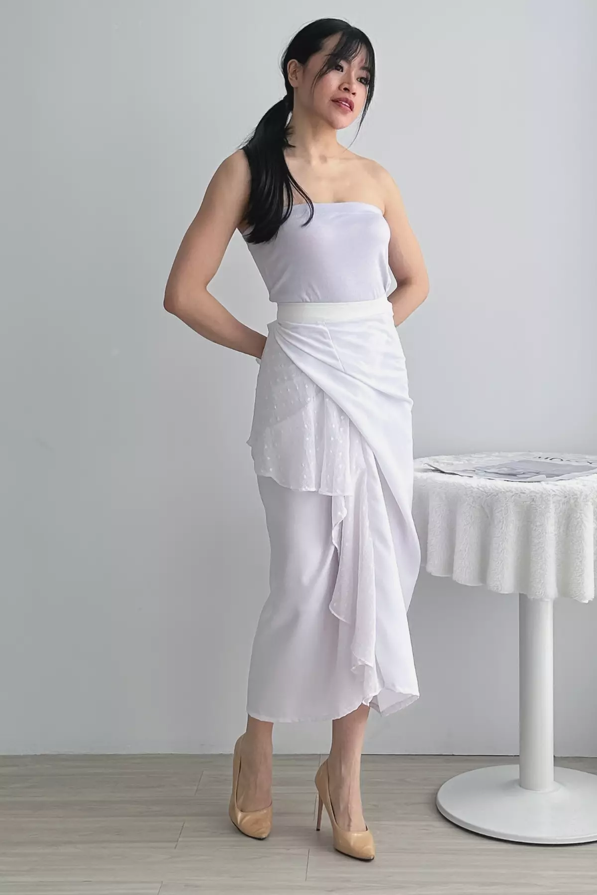 Andhika Frills Putih Sarong Rok Lilit Batik