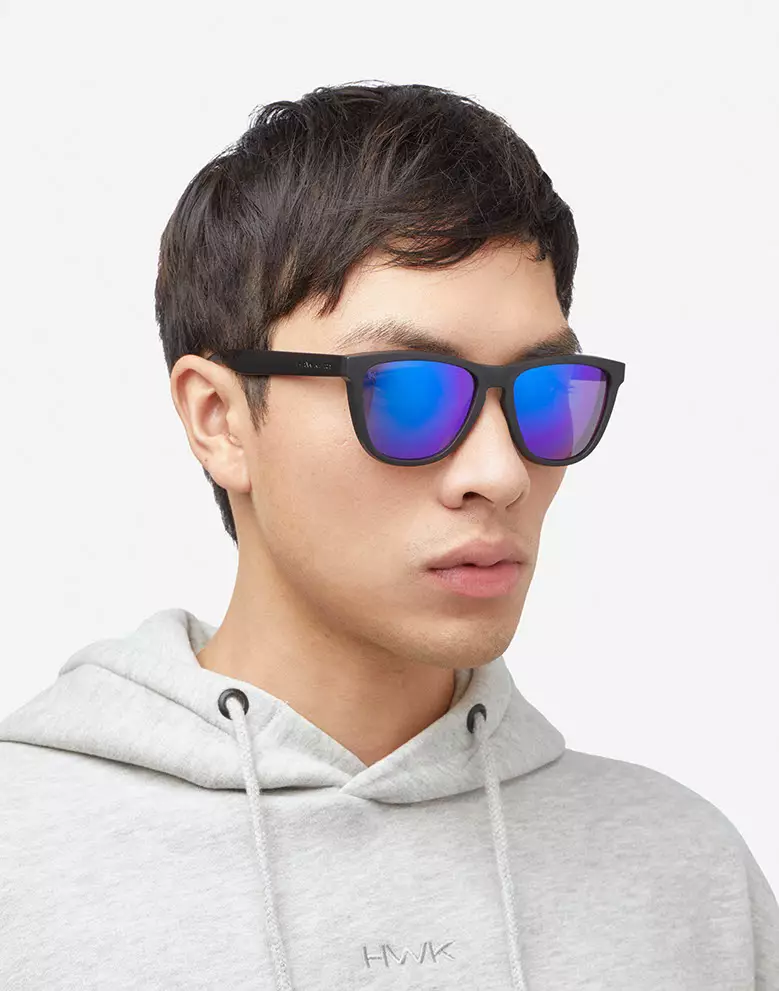 HAWKERS Black Sky ONE RAW. Sunglasses for Men and Women, Unisex. UV400 protection. Official product designed and made in Spain. HONR21BLT0