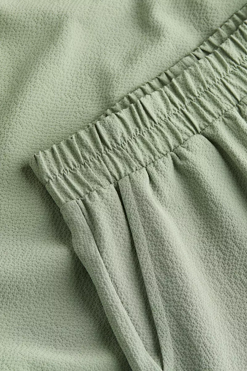 2-piece top and trousers set