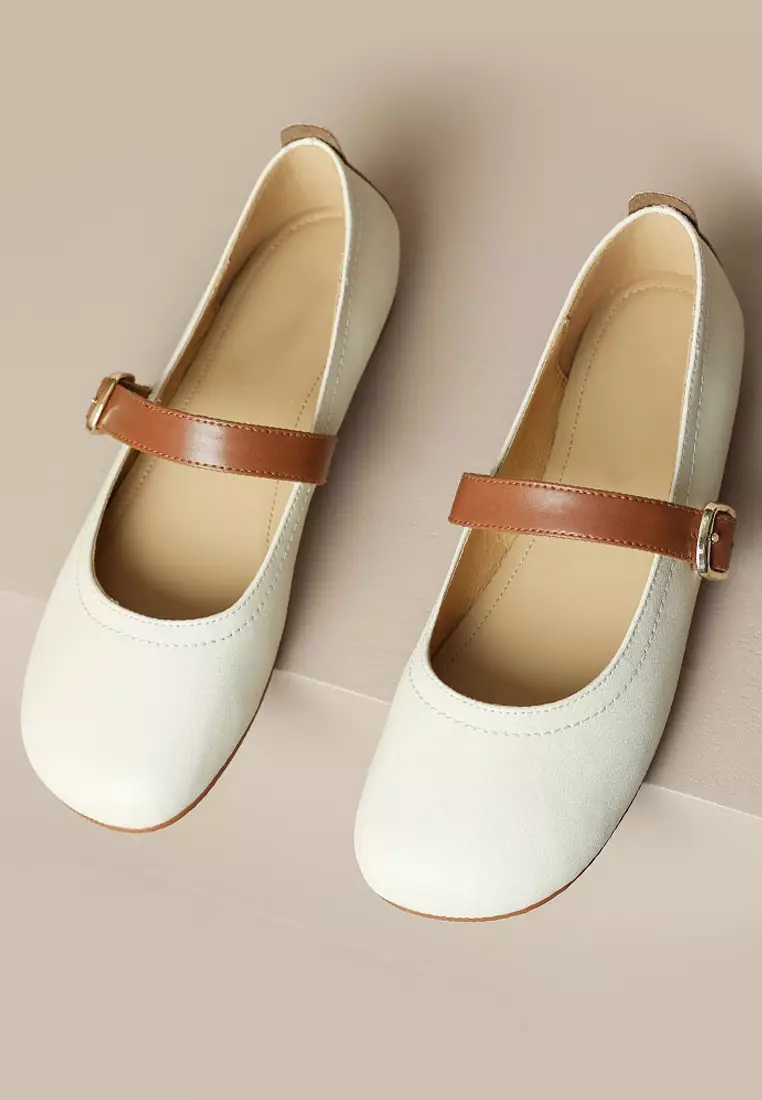 White flat best sale mary jane shoes