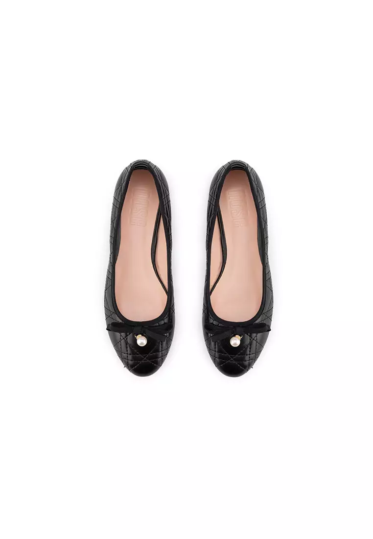 QUILTED ROUND TOE FLAT PUMP