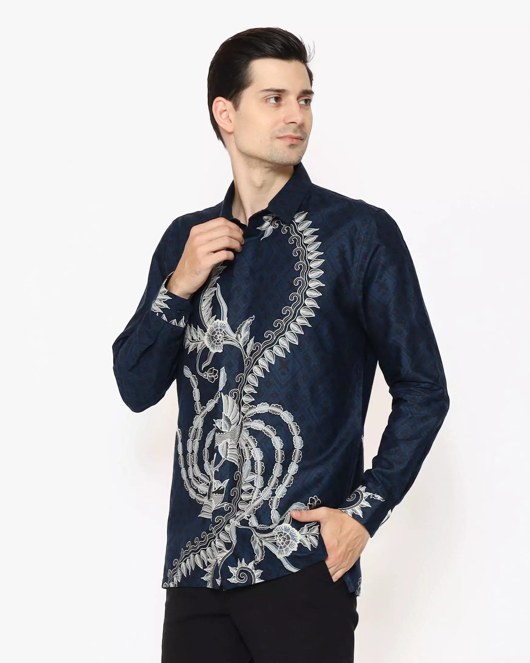 MAGINOT VIRYA NAVY Batik Slim Fit Lengan Panjang