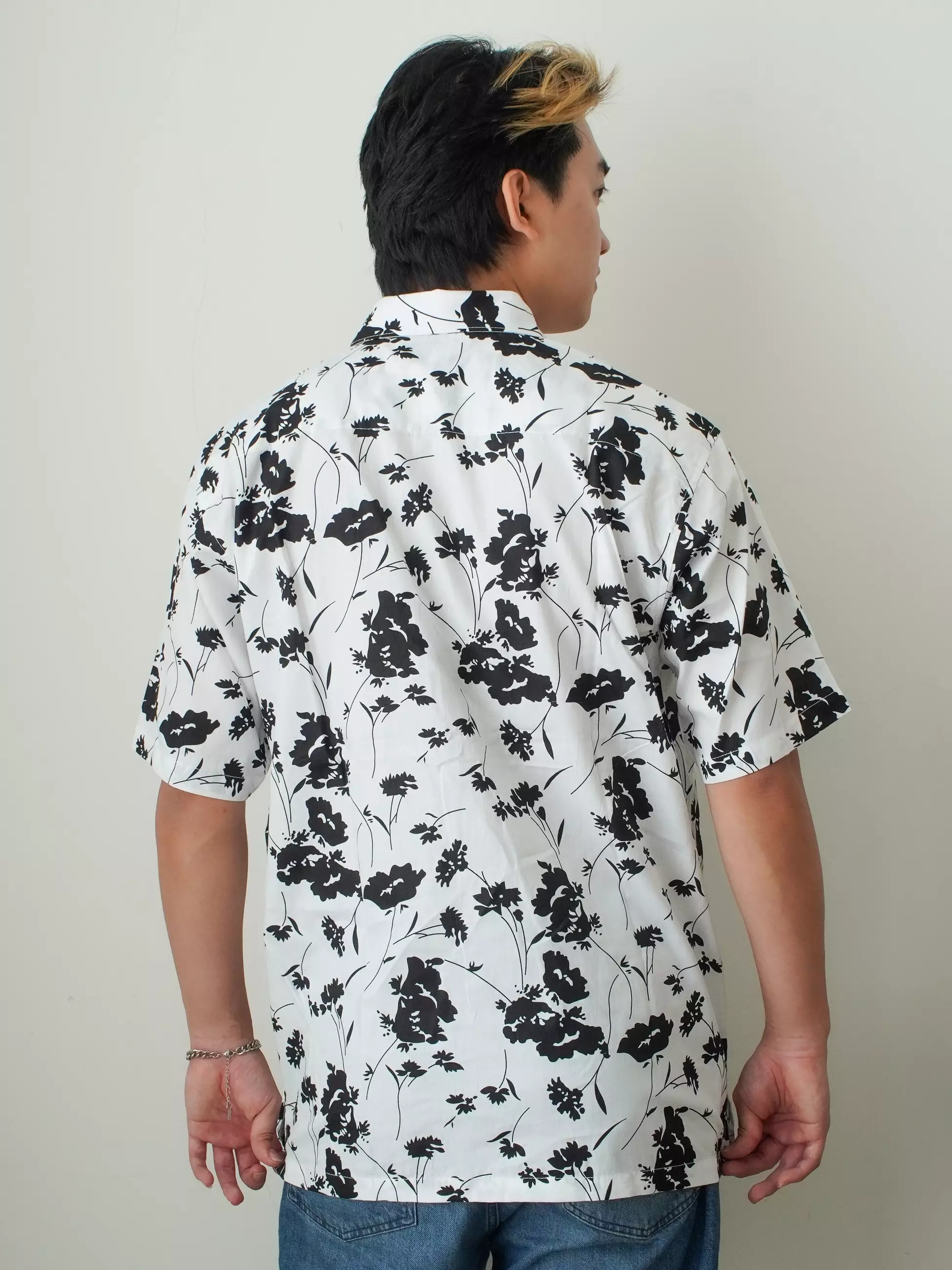 Andre Michel Kemeja Lengan Pendek Putih Motif Bunga 16561