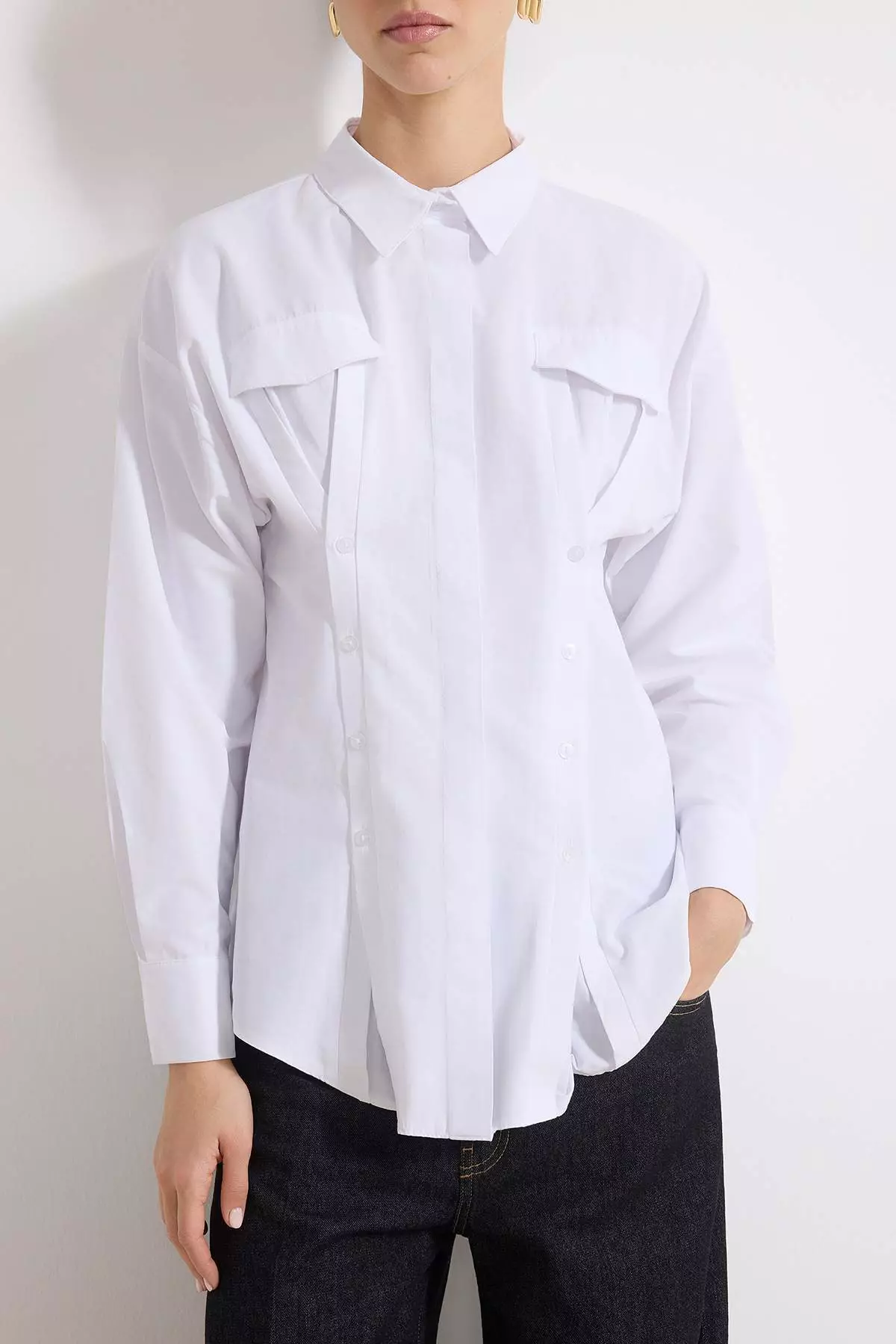 White Cotton Piece Fitted/Fitted At The Waist Cotton Piece Shirt With Double Front Pockets Detail Tctss26Tg00016