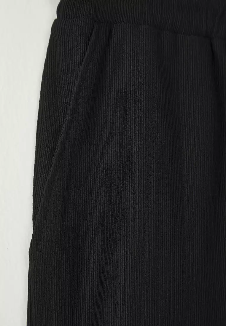 Black Regular Fit Flexible Knitted Textured Crepe Fabric Shorts & Bermudas TMNSS25SR00006
