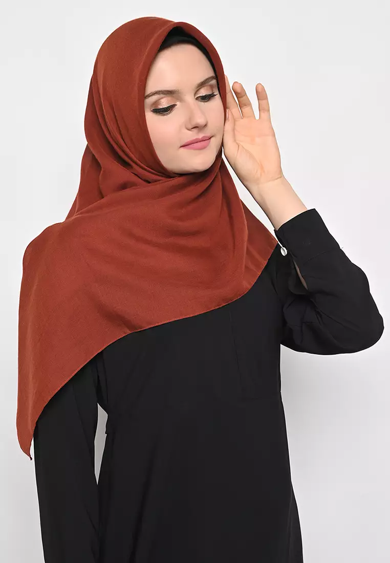 Hijab Square Voal Aisyah  Sangria