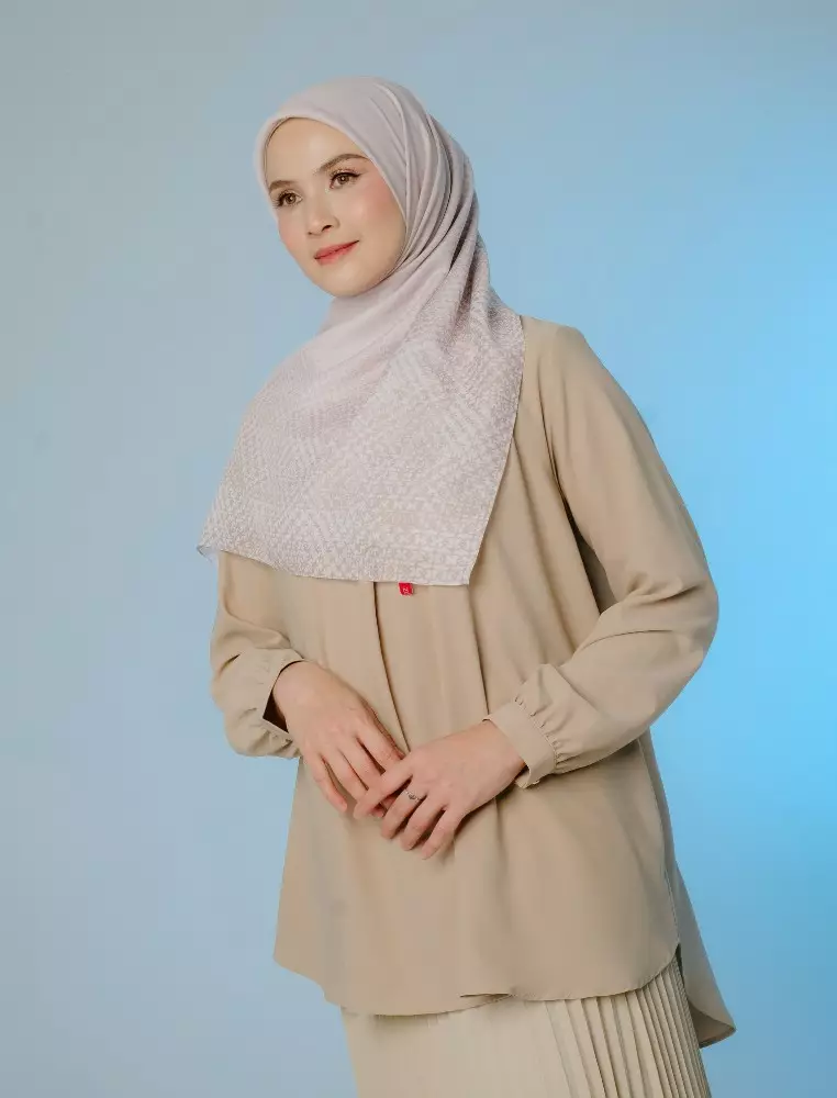 AUZORA Scarf Cream - Kerudung Hijab Segiempat Motif With Pouch Ziplock - Bahan Poly Fine - Ukuran 110x110