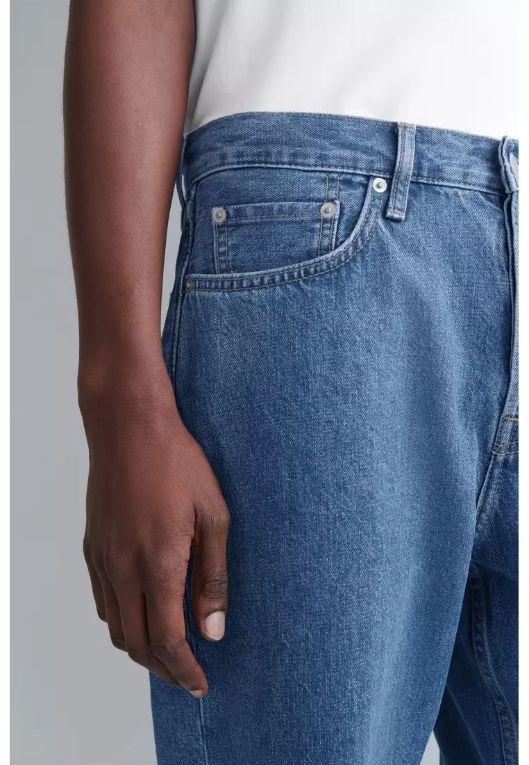 SIGNATURE REGULAR-FIT STRAIGHT-LEG JEANS