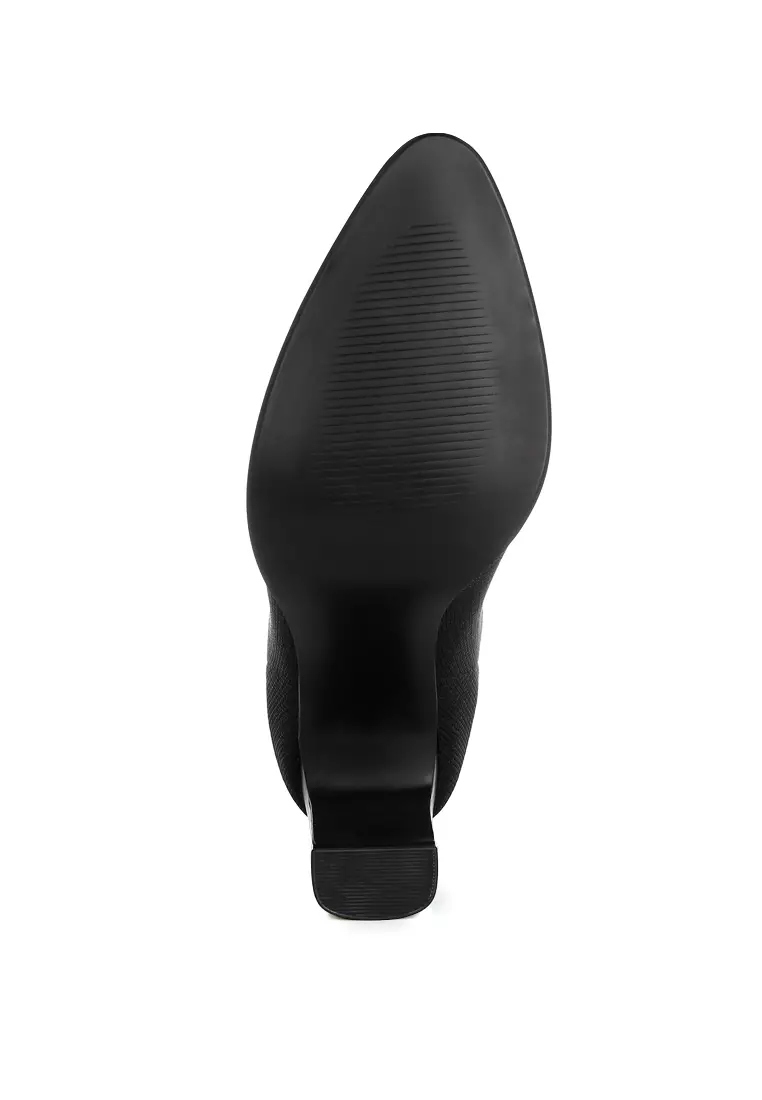 Sepatu bot Flyknit warna hitam