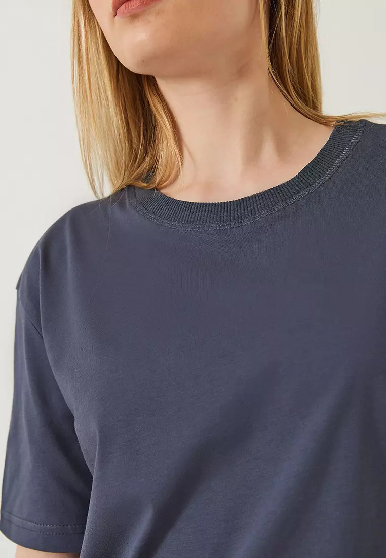 Women's Decorative Stitched Crew Neck T-Shirt 60602001