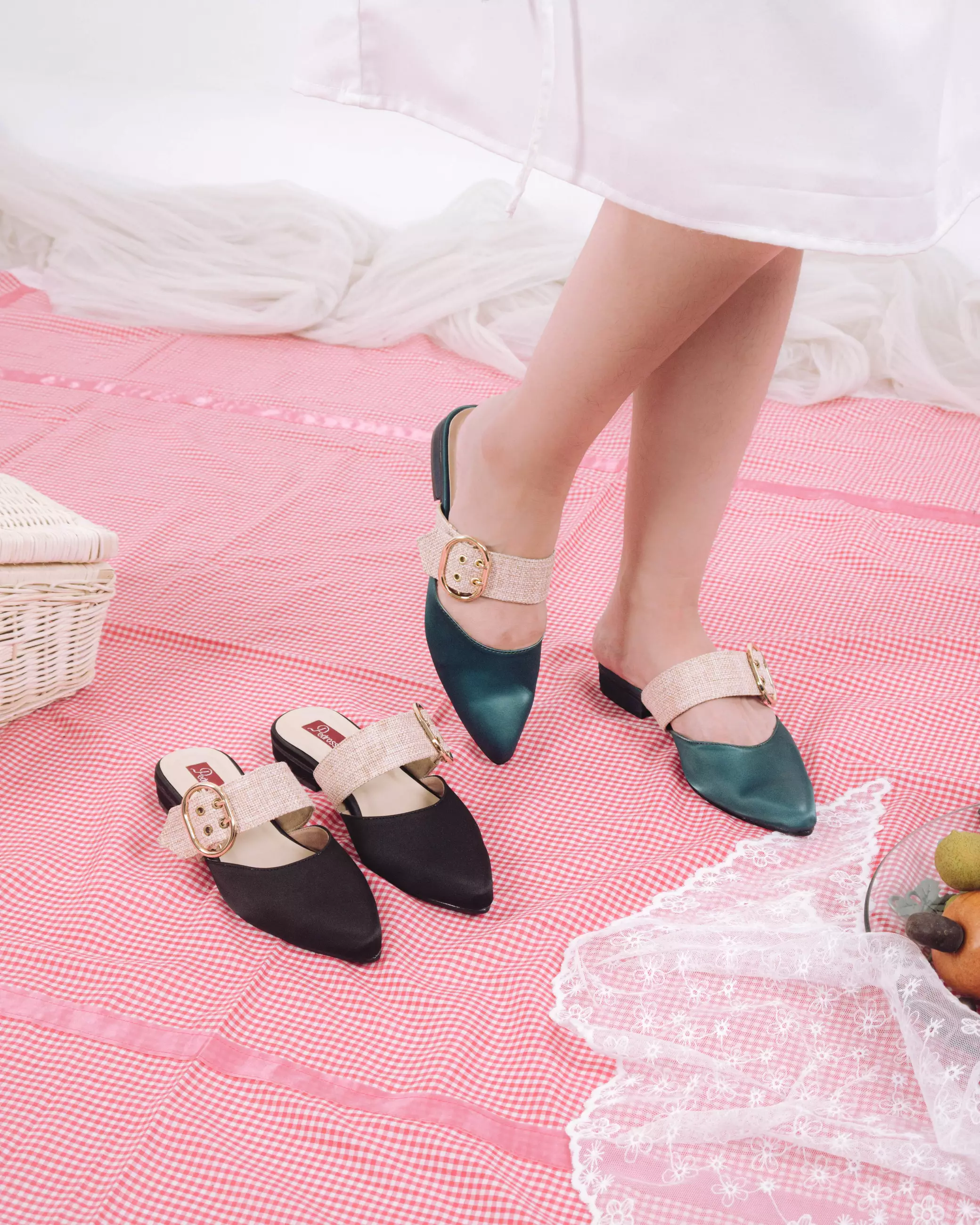 Naomi Flat Sandals Mules in Green